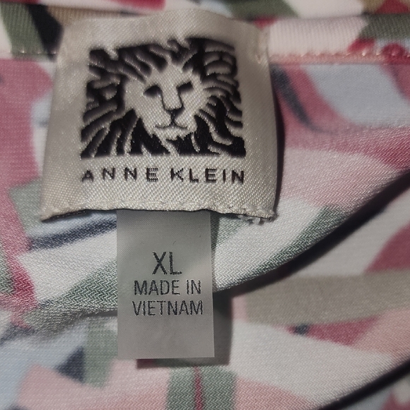 Multicolor Patterned Women's Top - Picture 3 of 3